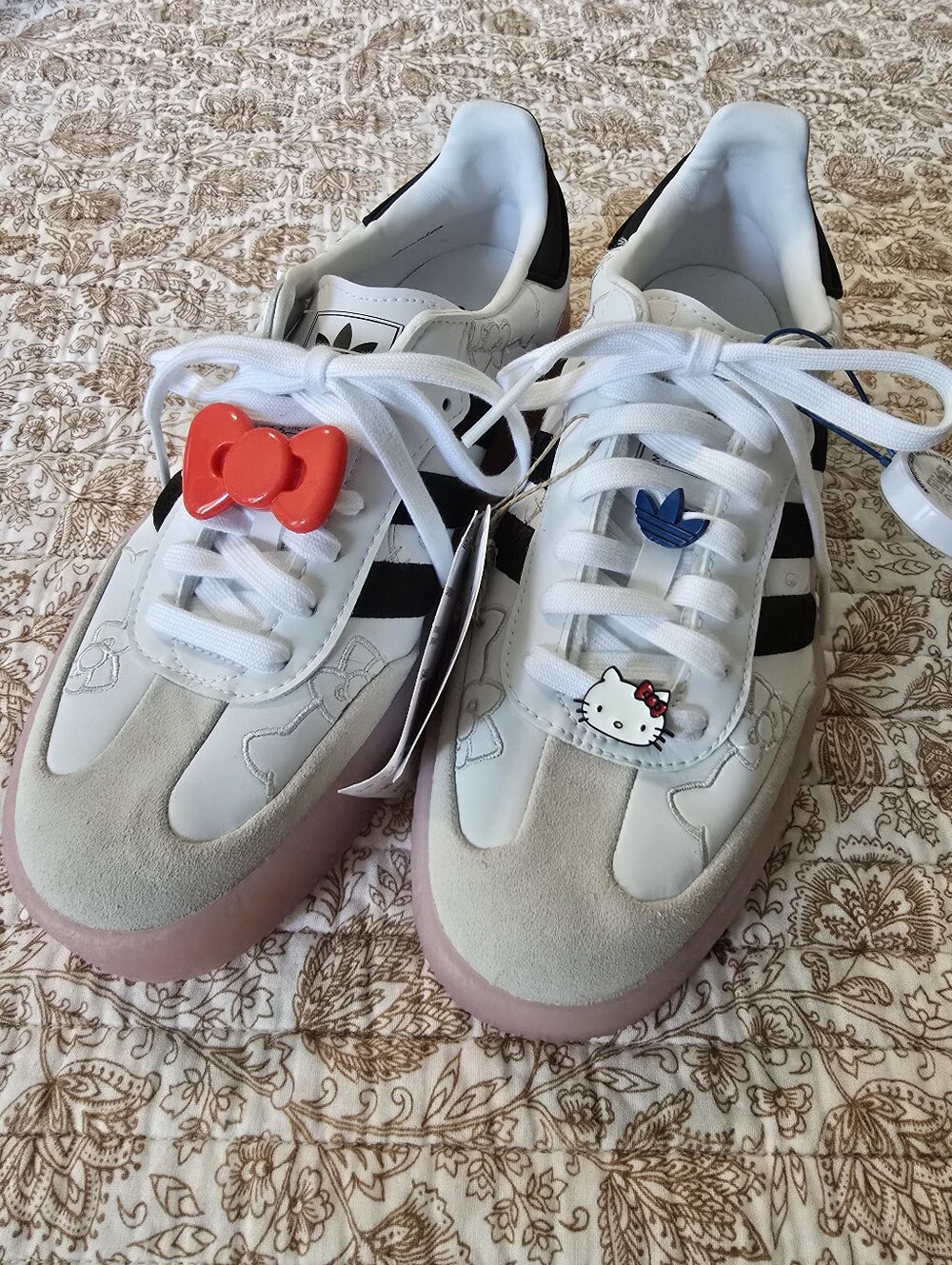 NWT Adidas Hello Kitty Sambae Sneaker, Womens Size 9